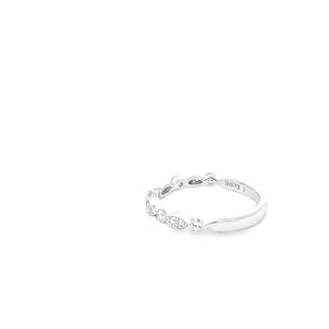 ROUND DIAMONDS 1/3CTW SCALLOP BAND