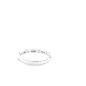 ROUND DIAMONDS 1/3CTW SCALLOP BAND