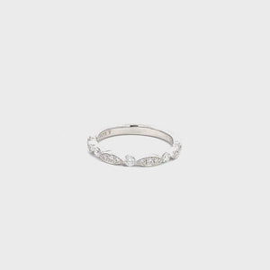 ROUND DIAMONDS 1/3CTW SCALLOP BAND